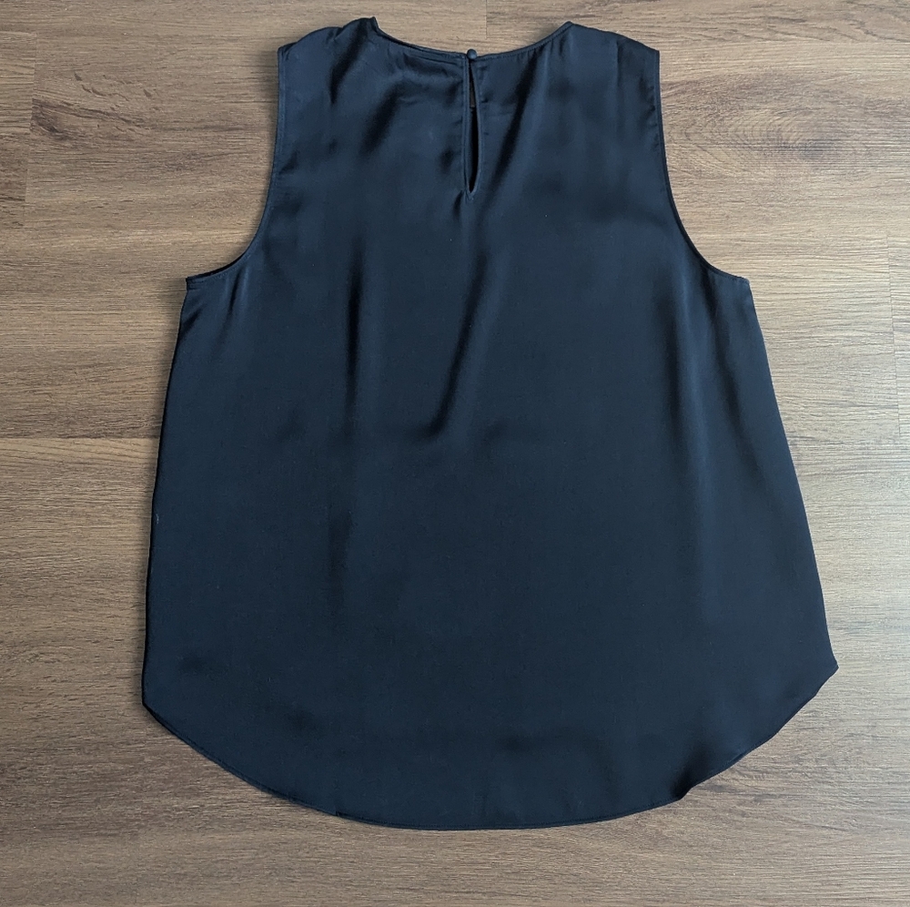 Banana Republic Satin Naby Blouse NWT - Picture 2 of 2